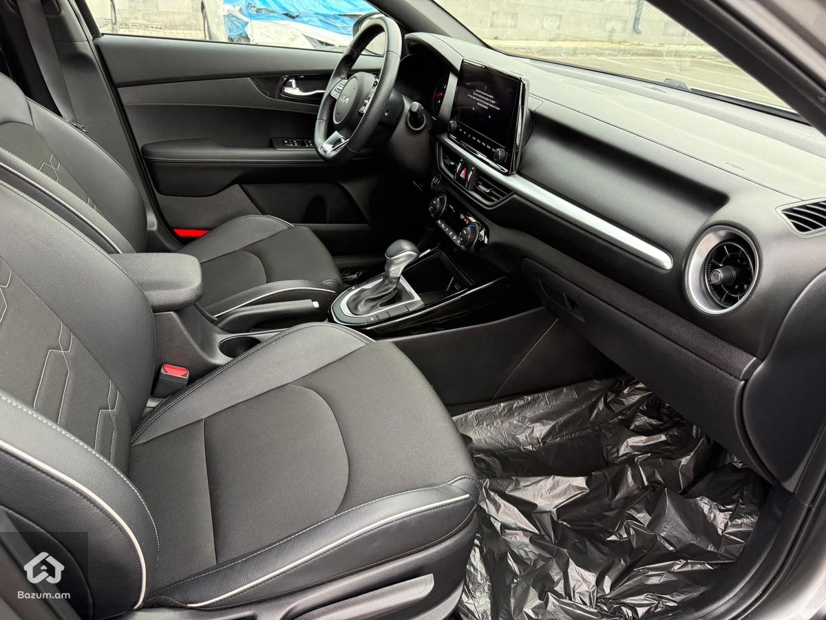 kia Forte - image 27