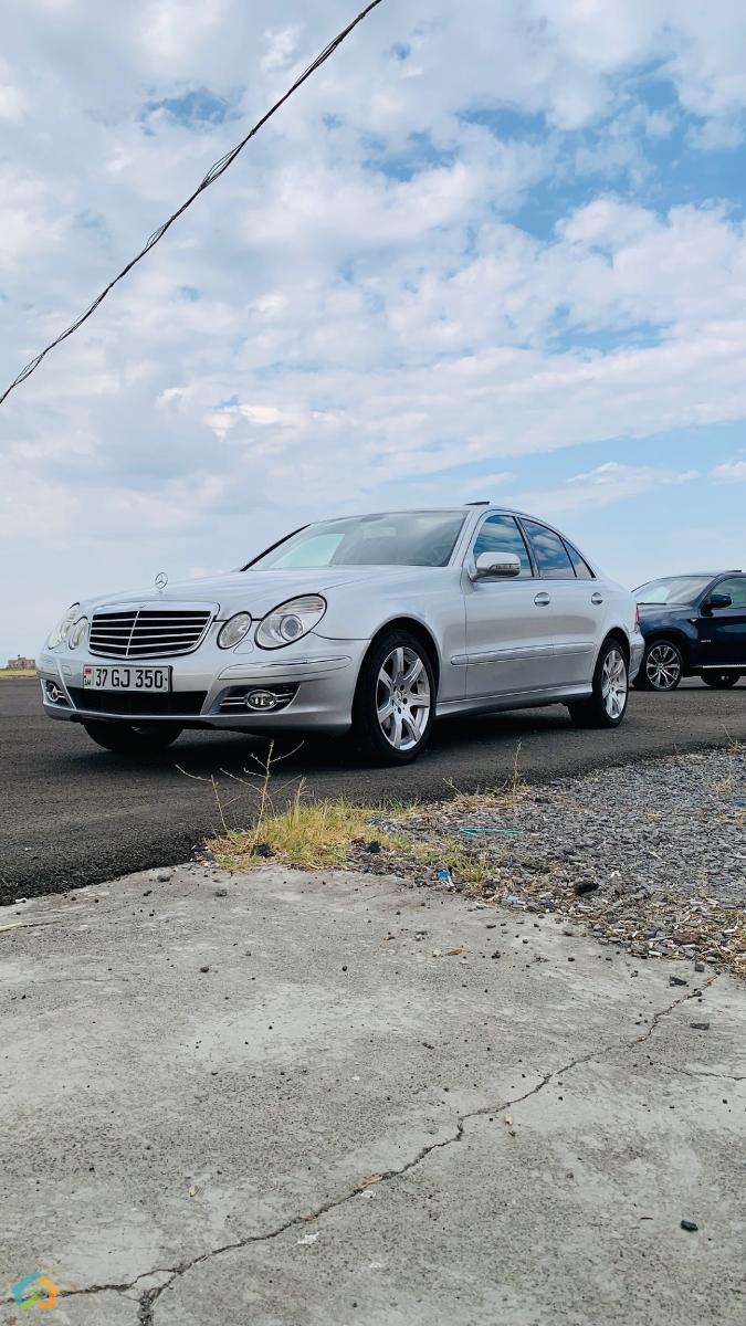 Mercedes Benz - image 13