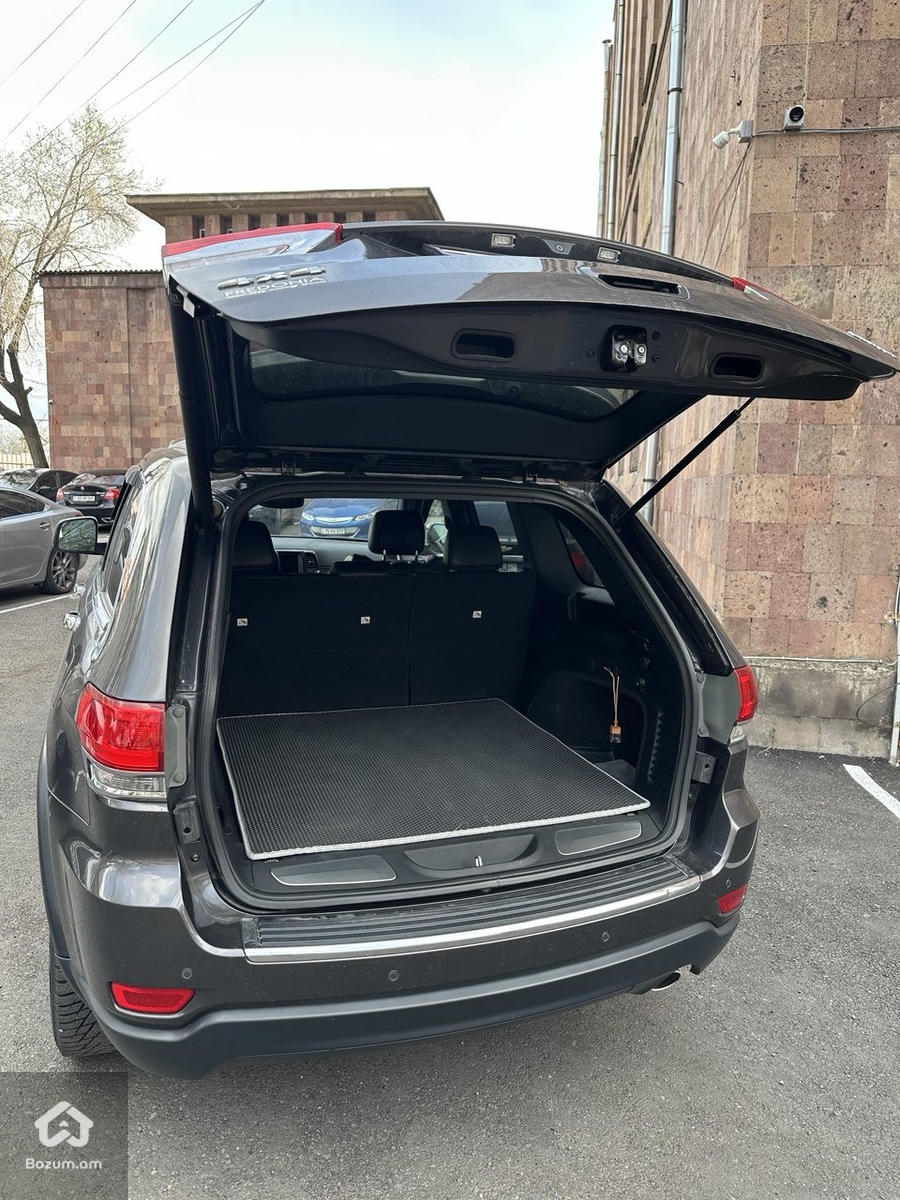 Jeep Grand Cherokee Limited - image 7