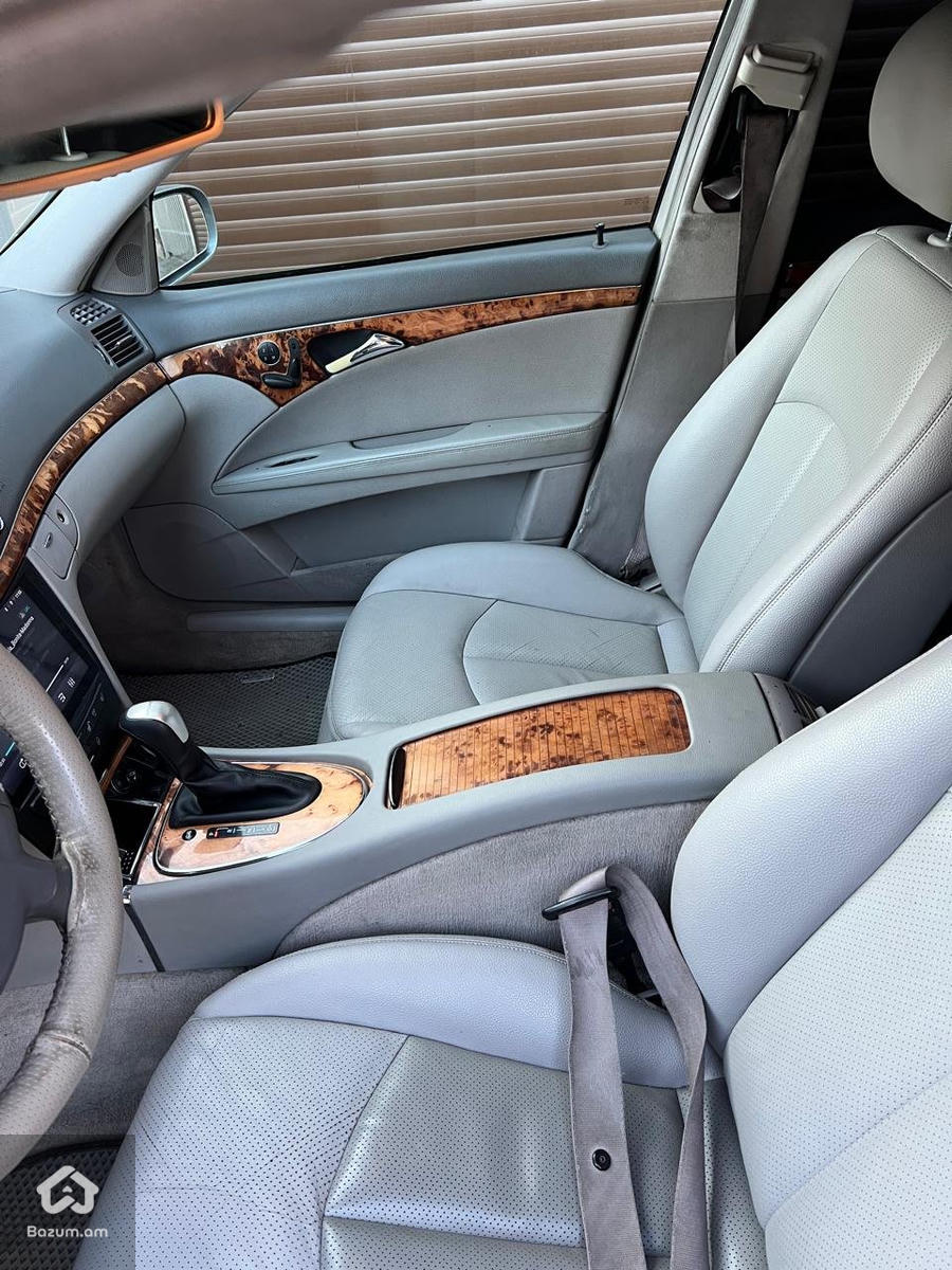 Mercedes Benz E320 4matic  - image 7