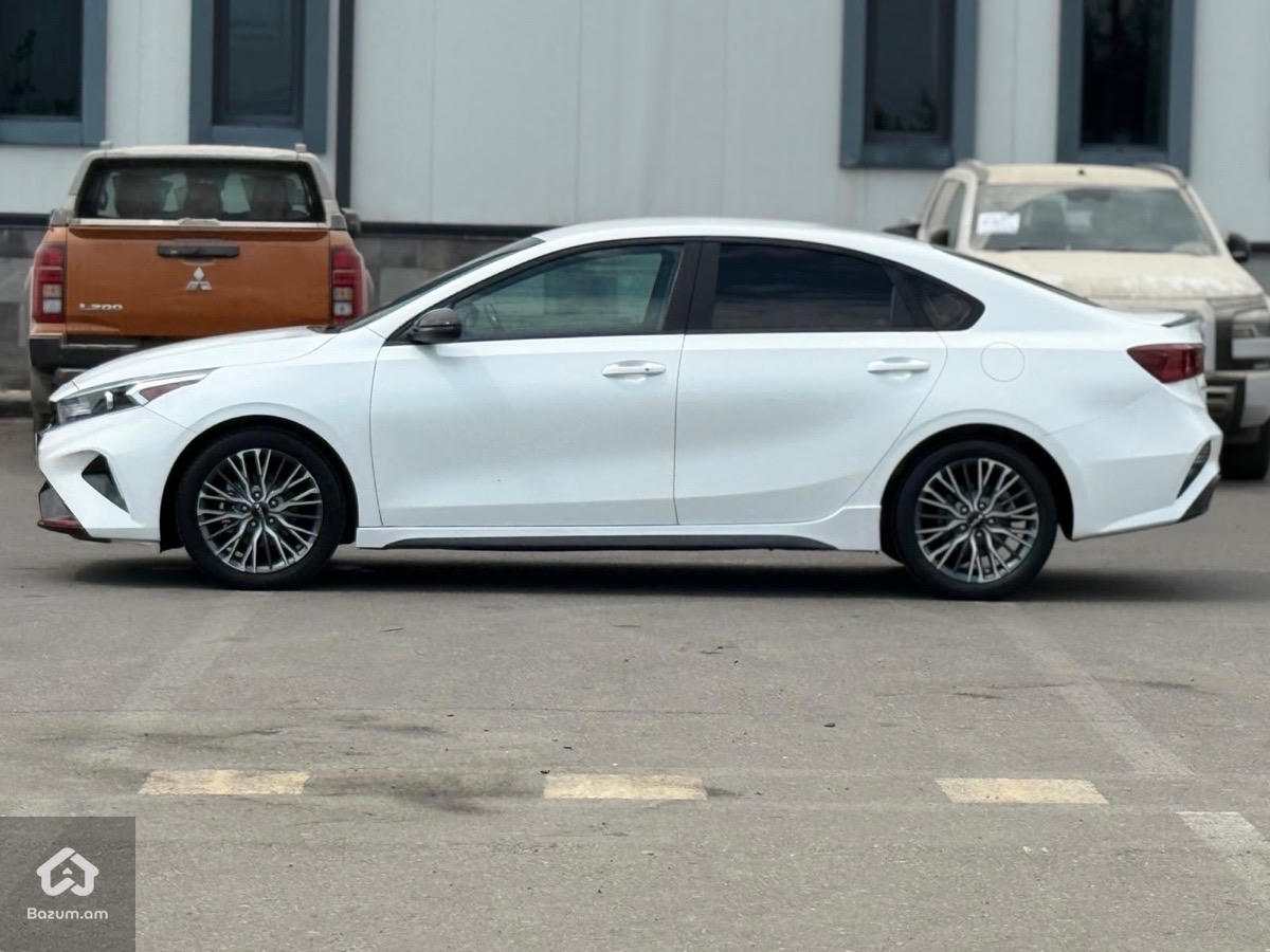 kia Forte - image 12