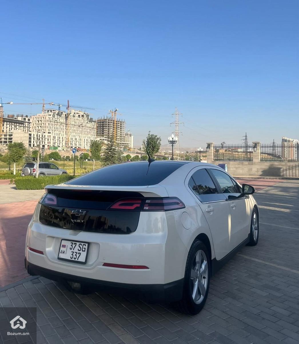 Chevrolet Volt Premier - image 4