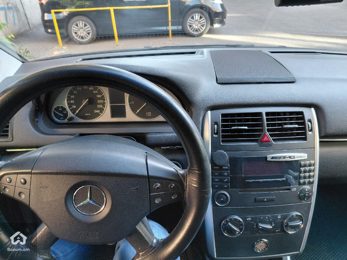 Mercedes Benz - image 9