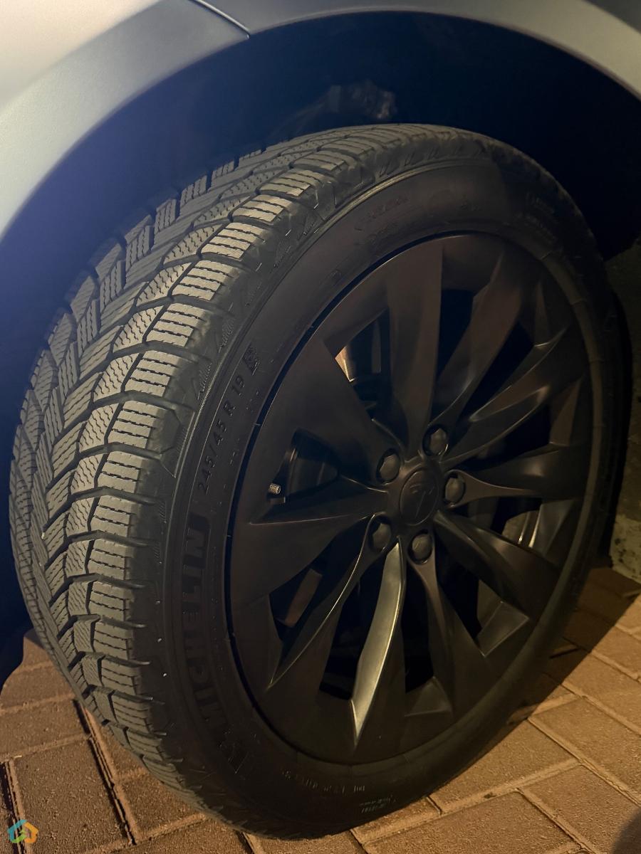 Tesla Model S - image 3