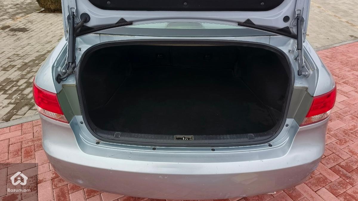 Hyundai Sonata NF - image 17