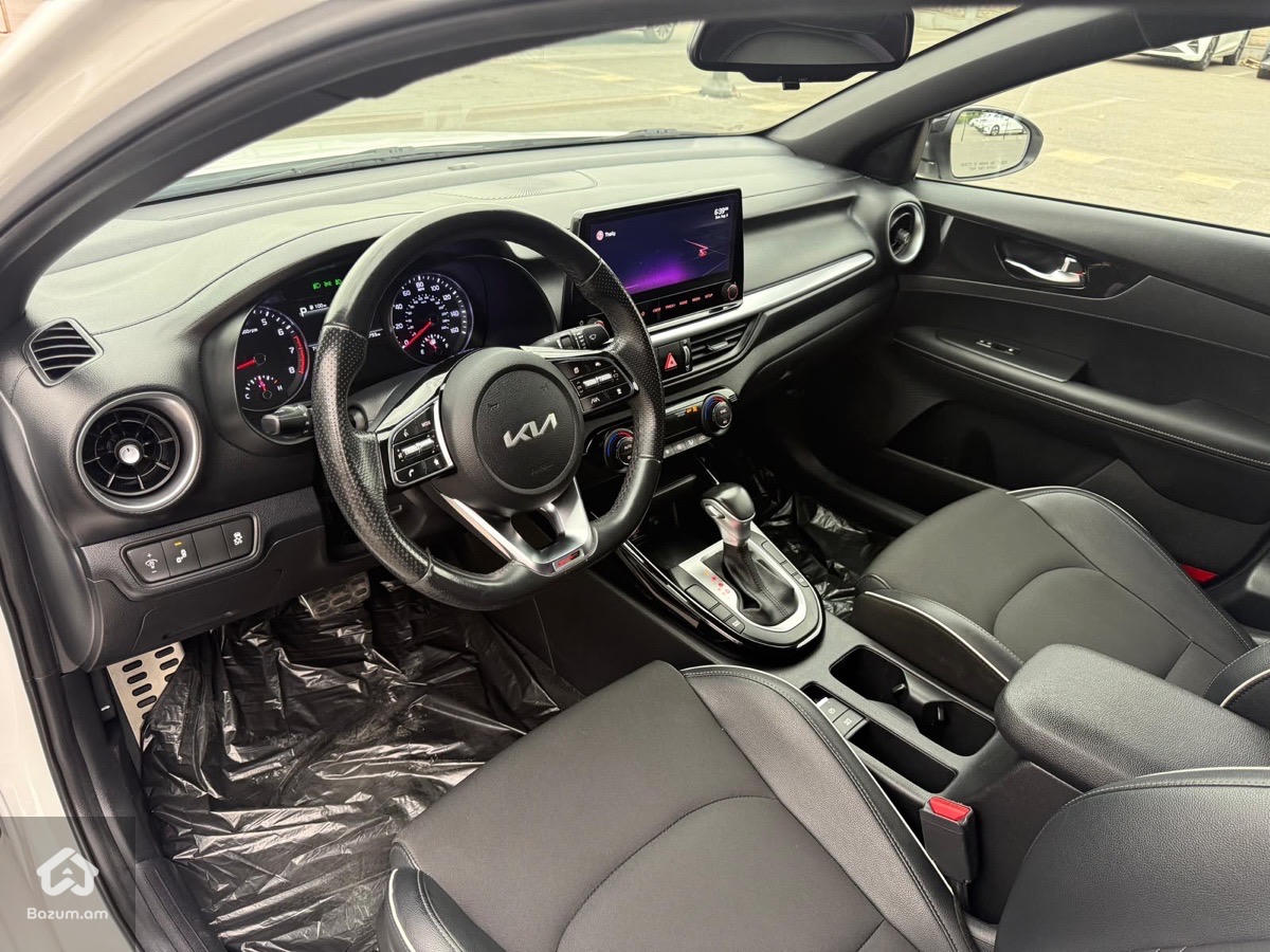kia Forte - image 24