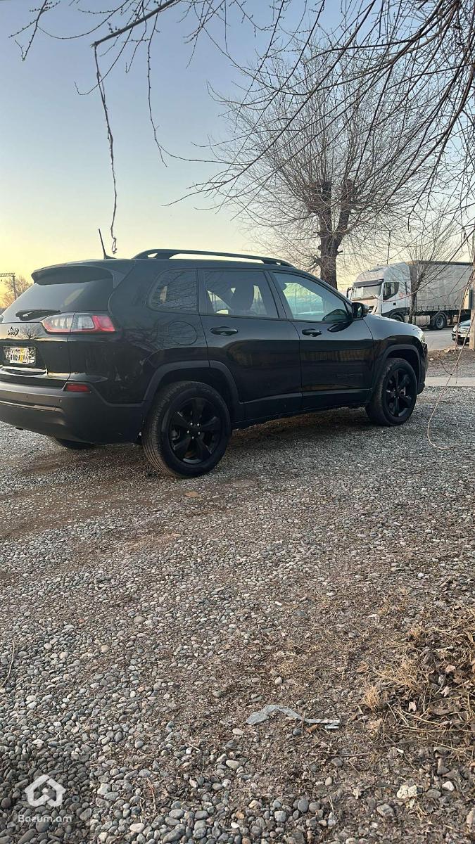 Jeep Cherokee Altitude Edition - image 9