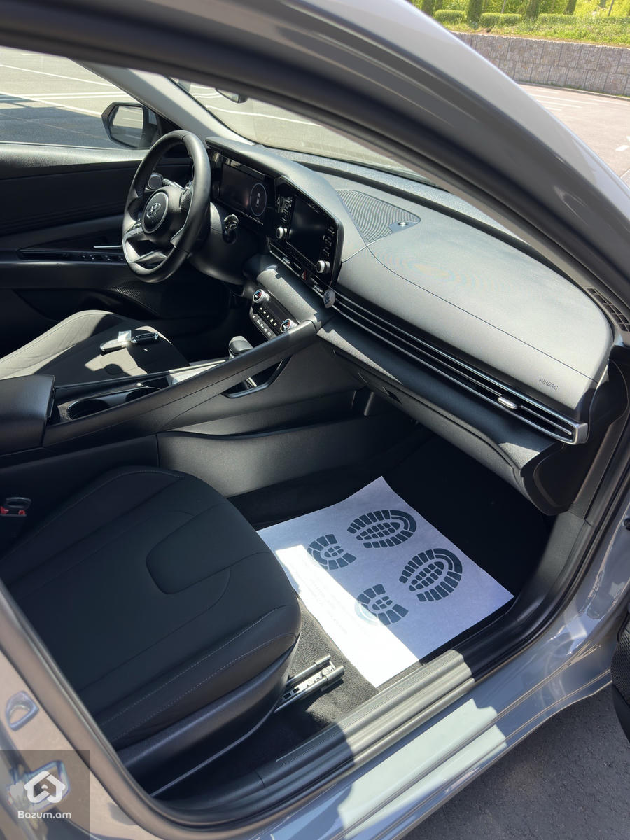 Elantra - image 12