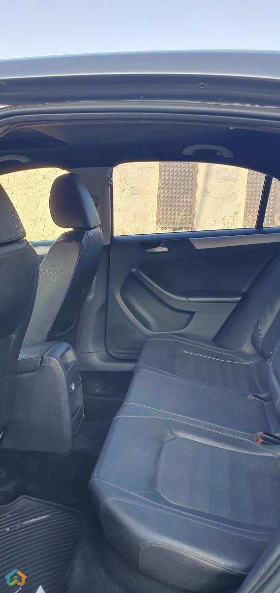 Volkswagen Jetta - image 11