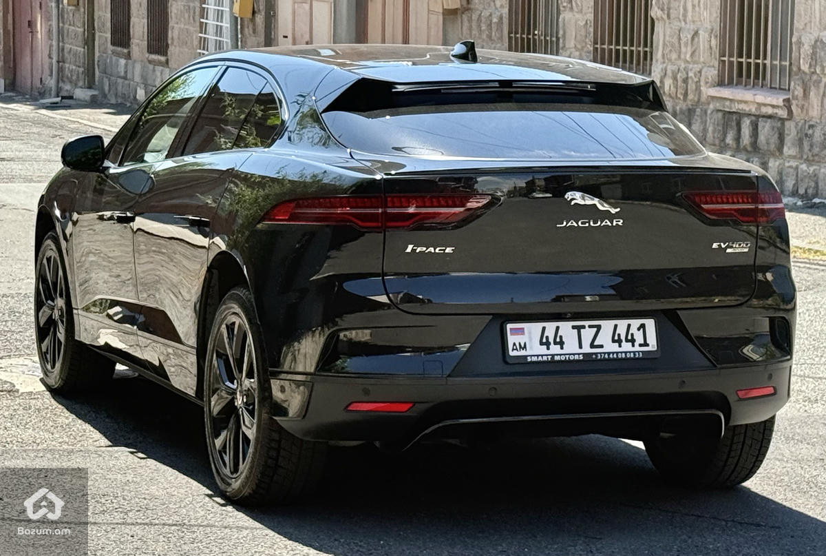 Jaguar I-Pace EV 400 - image 4