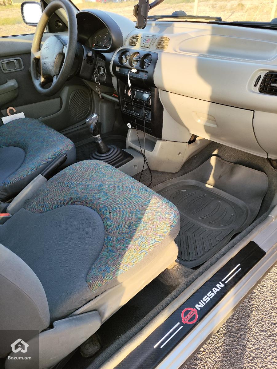 Nissan Micra - image 7