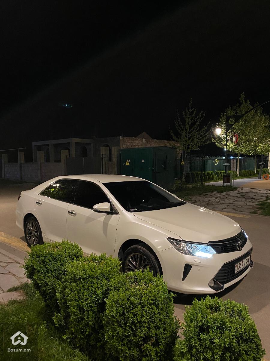 Toyota Camry - image 6