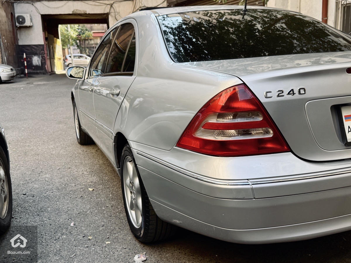 Mercedes-Benz C 240 2001 - image 2