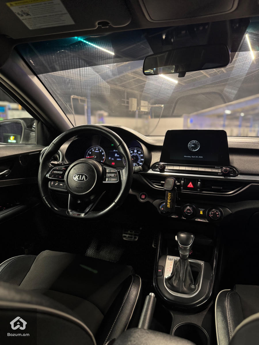 Kia Forte - image 7