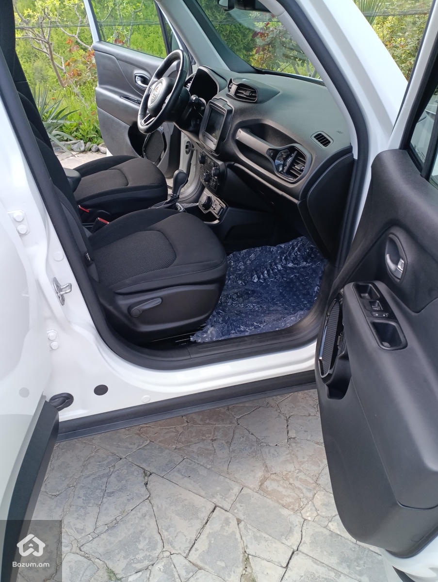 Jeep Renegade  - image 10