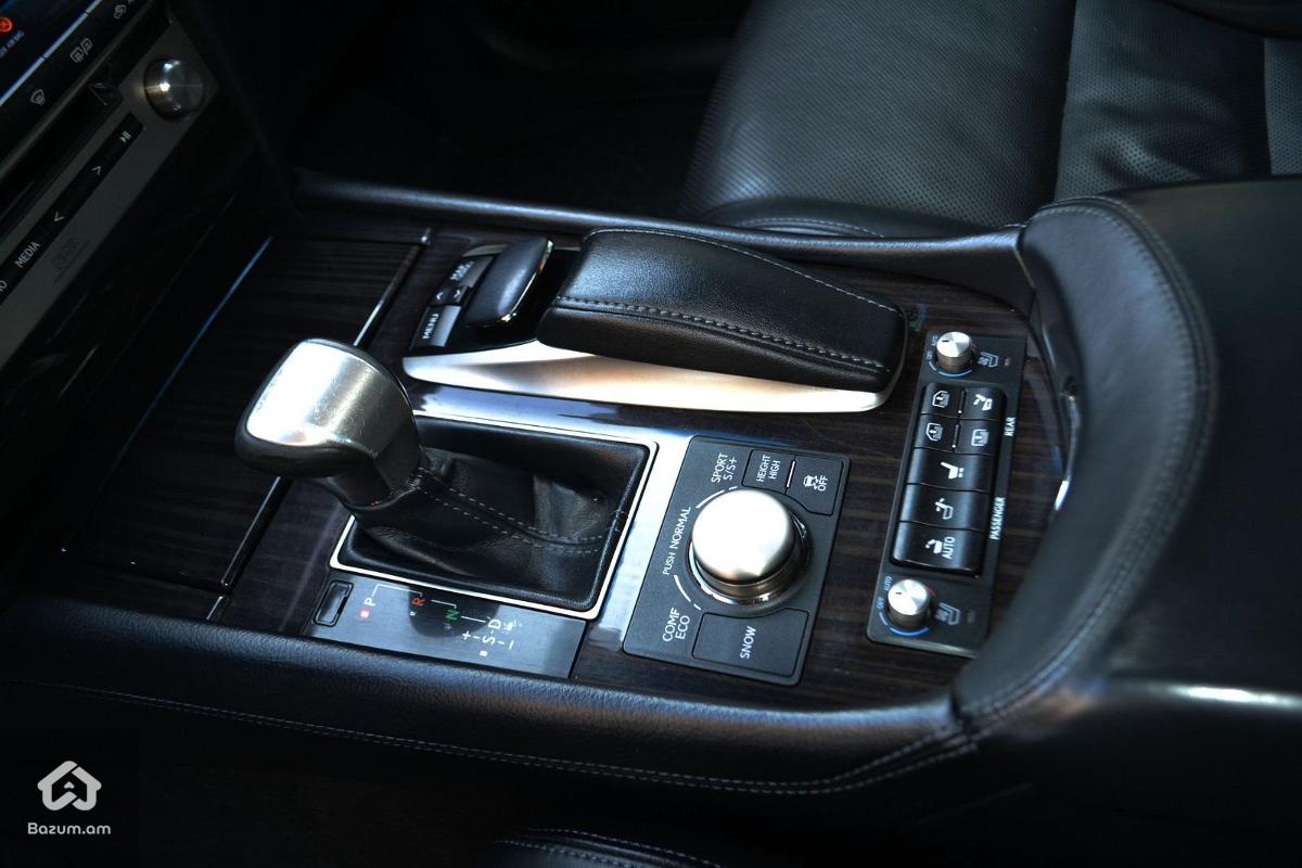 Lexus LS460l AWD - image 7