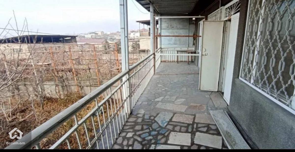 Երկու հարկանի քարե տուն Գրիգոր Զոհրապի փողոցում  - image 19