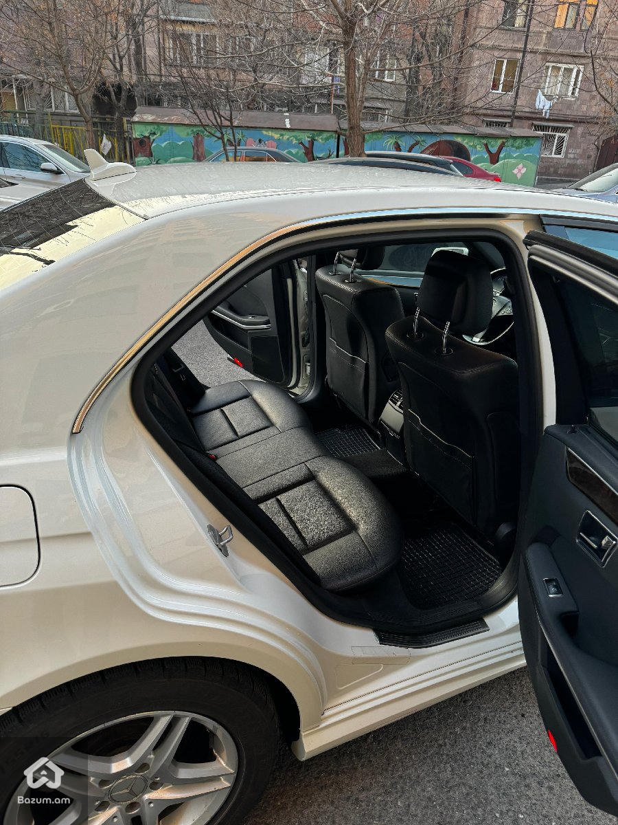 Mercedes Benz - image 9
