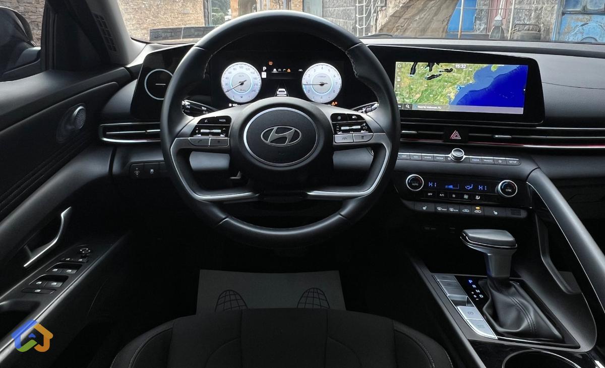 Hyundai Elantra - image 12