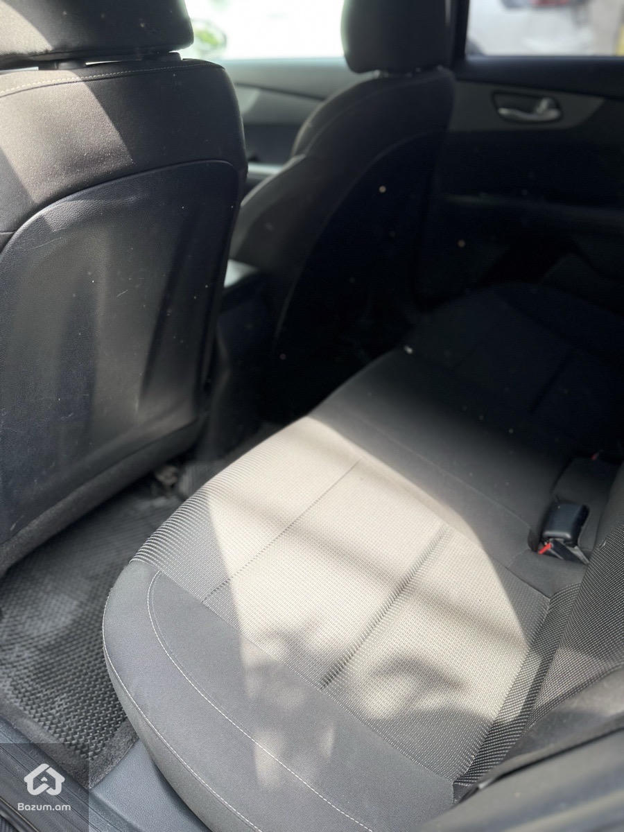 Kia Forte - image 5
