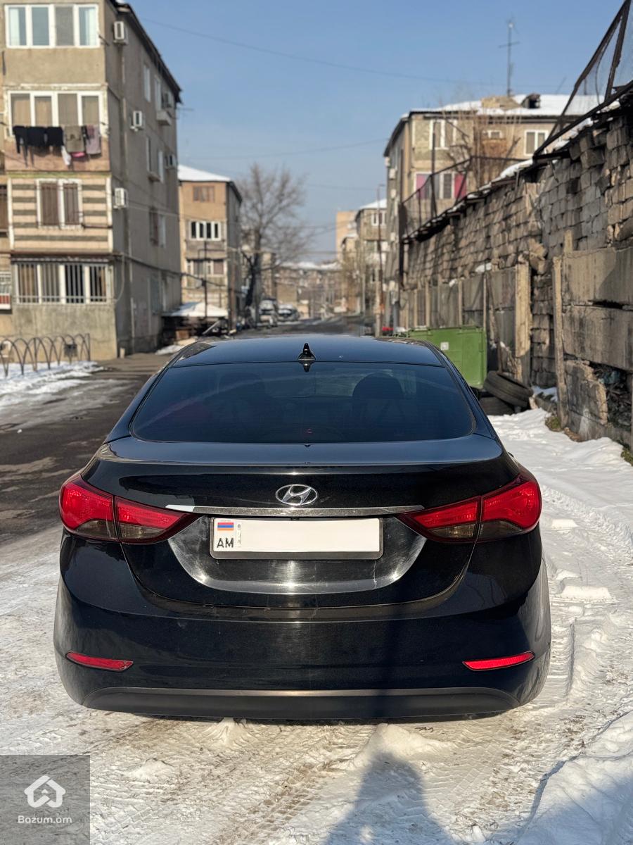 Hyundai Elantra - image 8