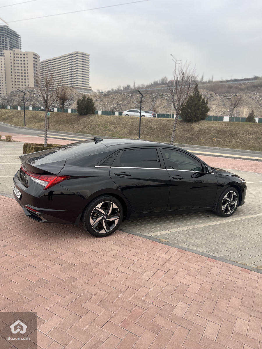 Hyundai Elantra Sel Plus - image 14