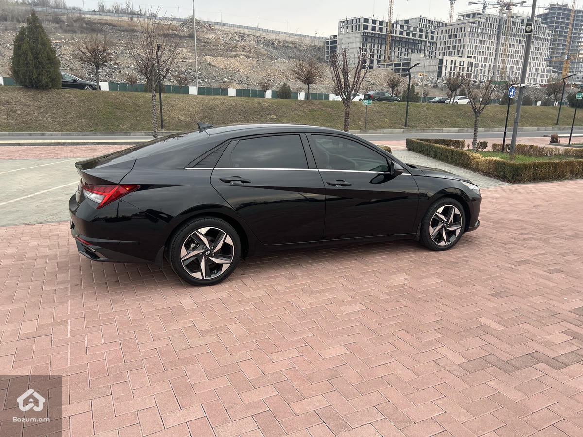 Hyundai Elantra Sel Plus - image 19