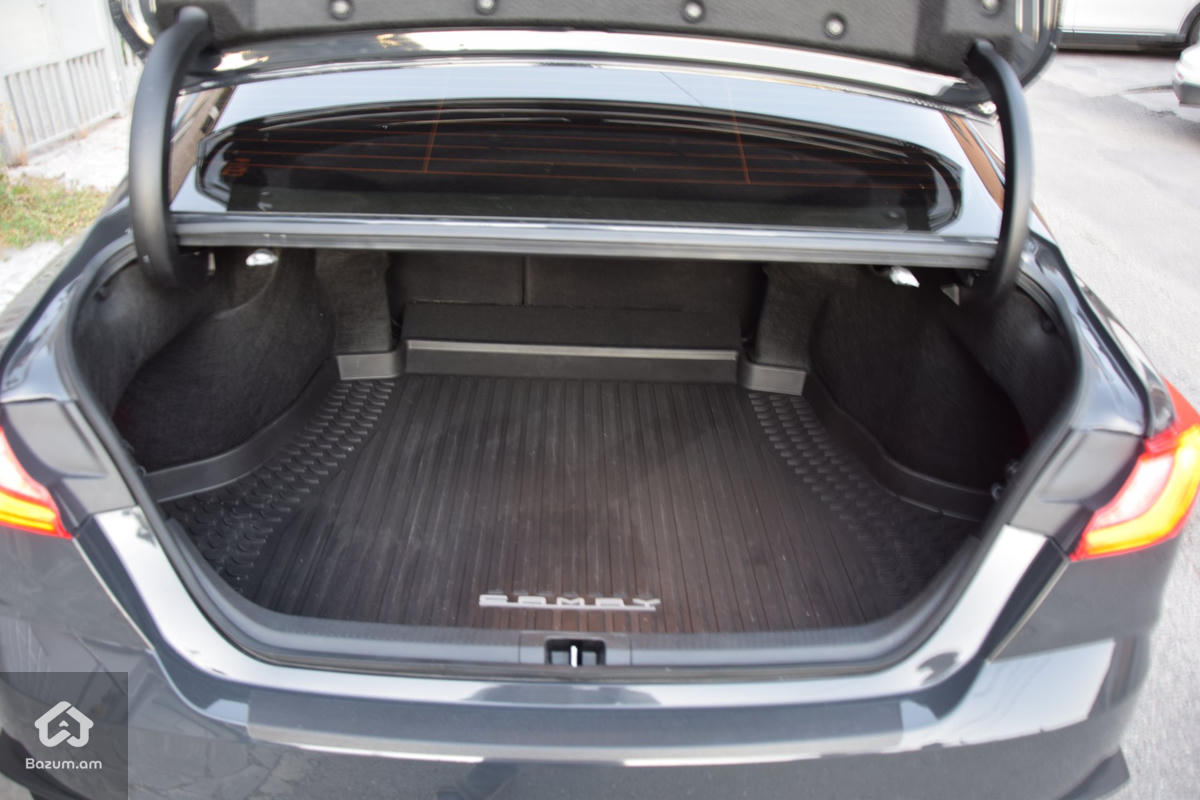 Toyota Camry - image 12