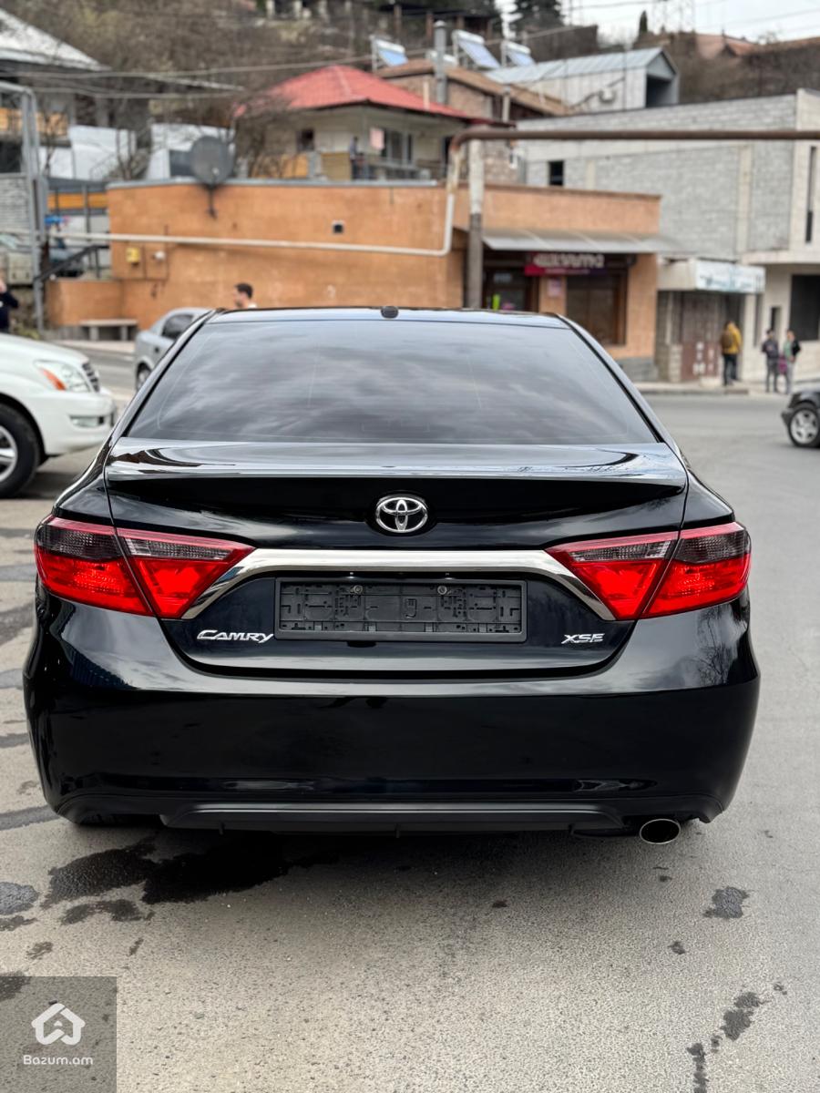 Toyota Camry - image 2