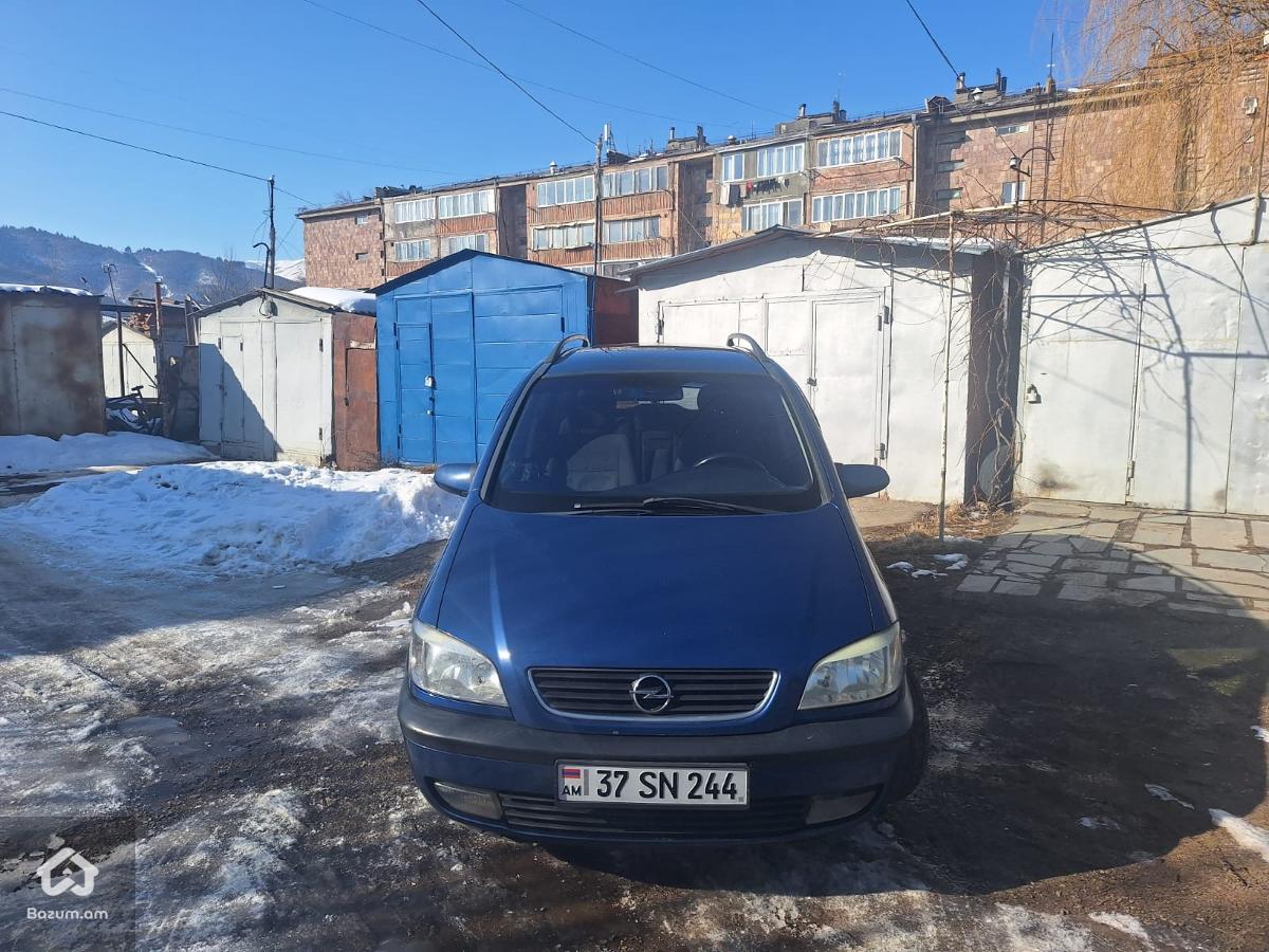 Opel Zafira - image 1