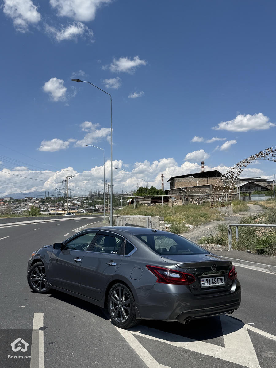 Nissan Altima SR - image 4