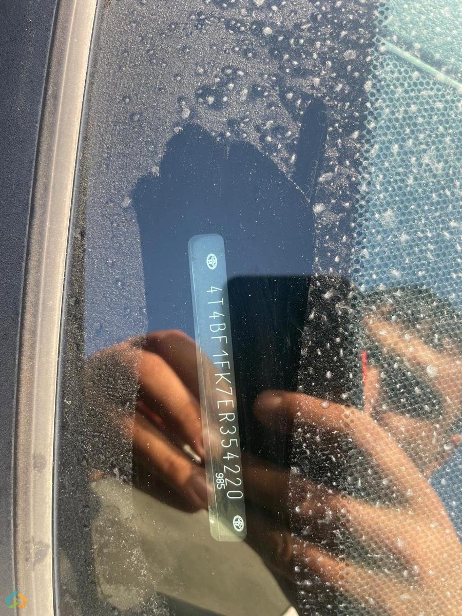 Toyota Camry - image 8