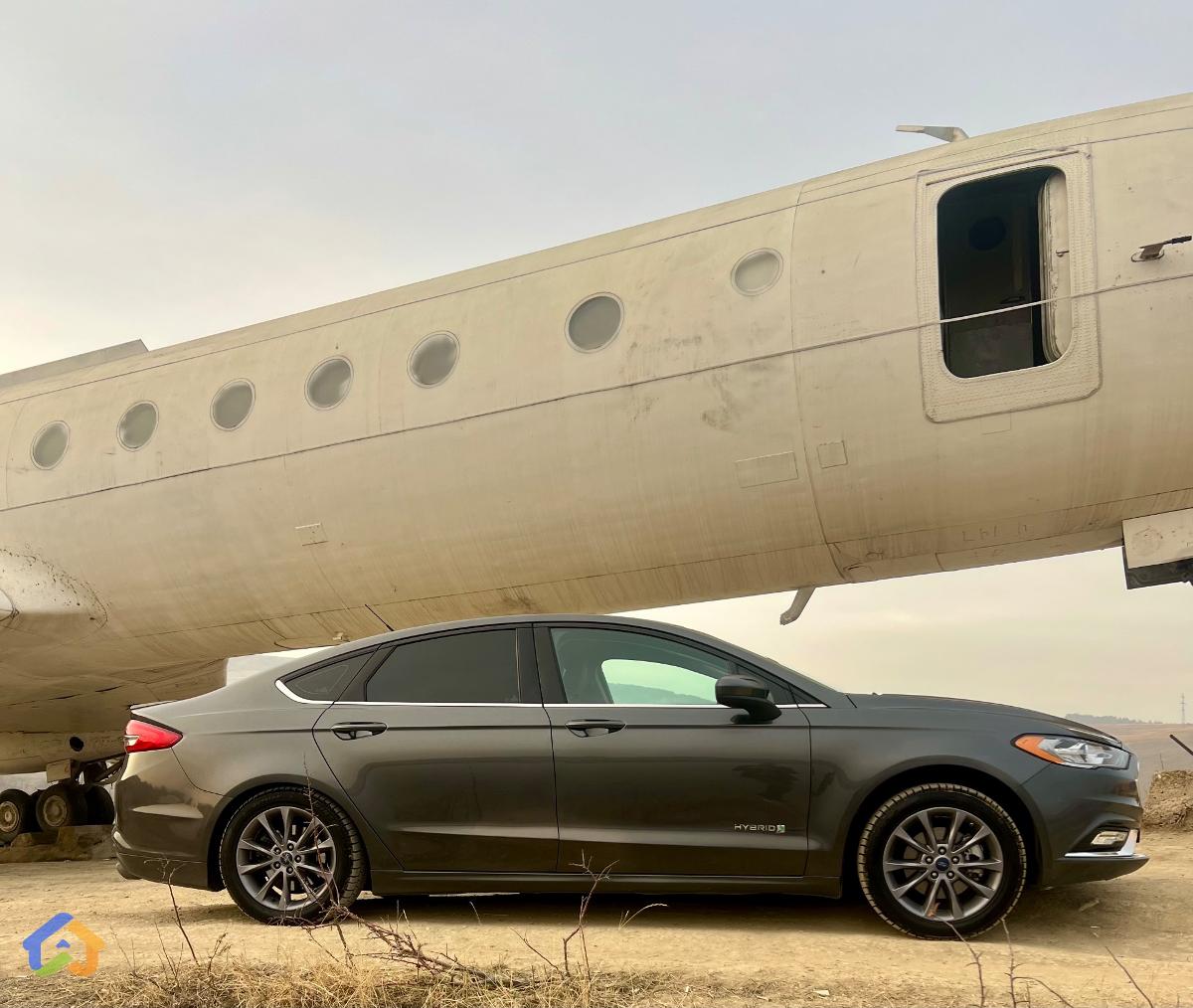 Ford Fusion Hybrid - image 4