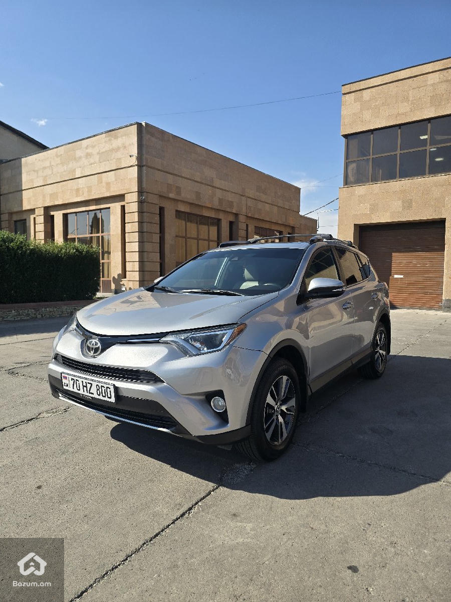 Toyota Rav4 XLE - image 7