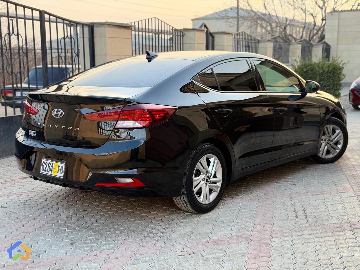 Hyundai Elantra Sel - image 4