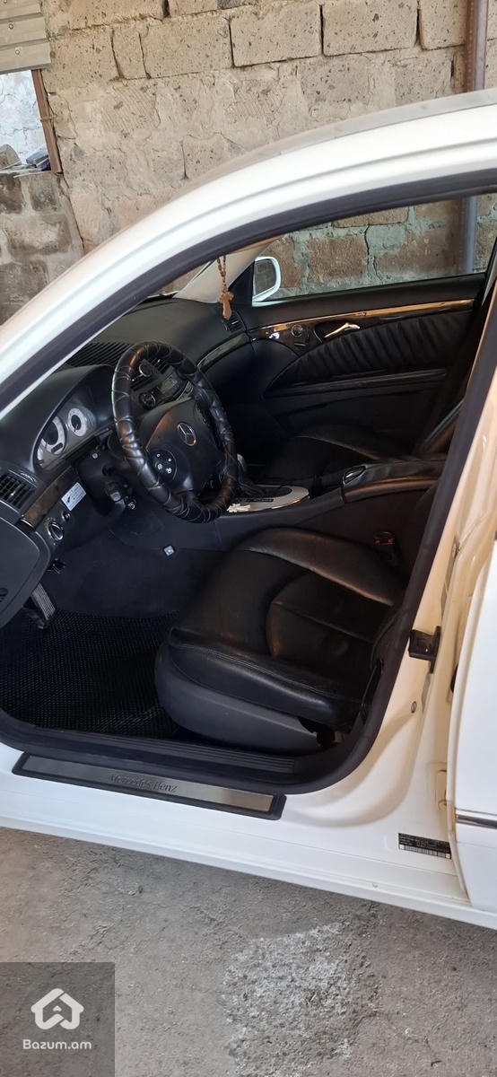 Mercedes-Benz e320 Avantgard Japan - image 6