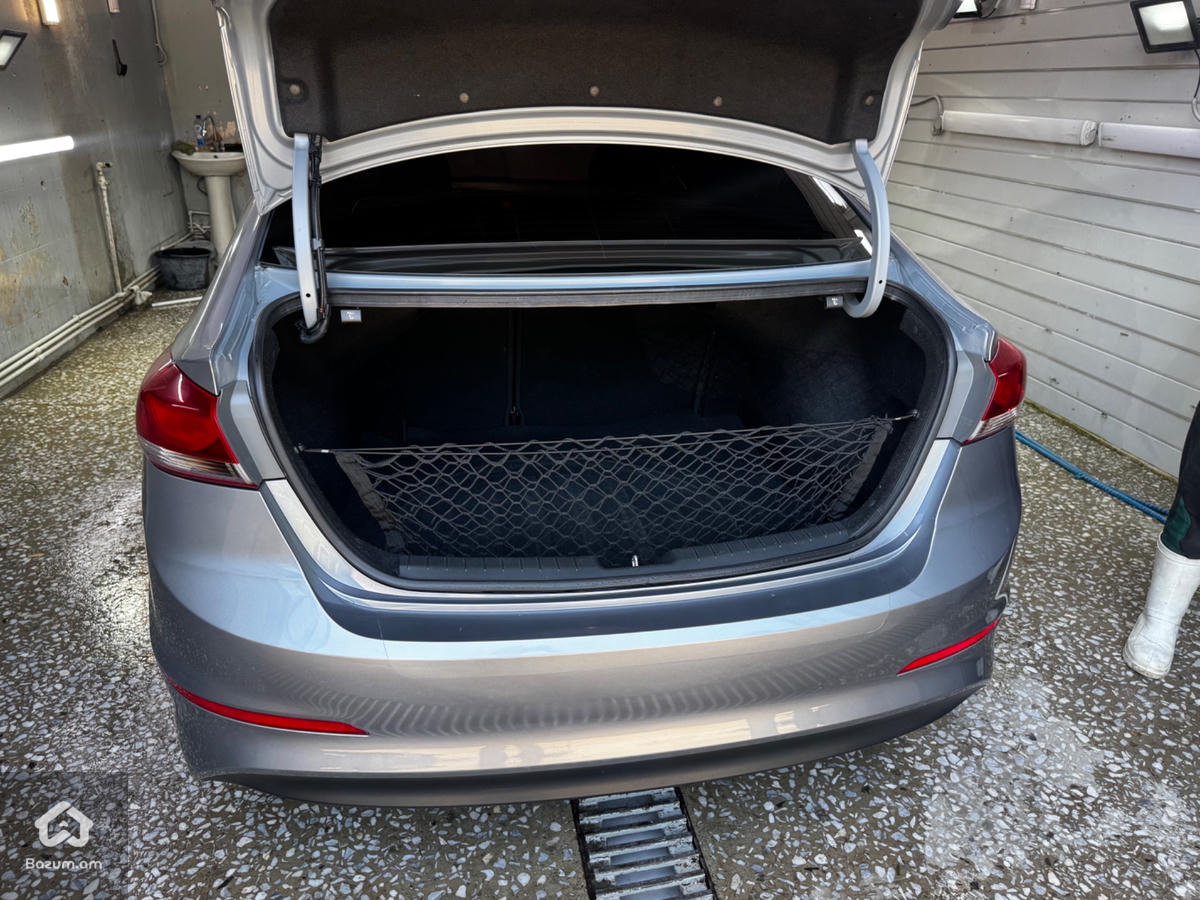 Hyundai Elantra - image 4
