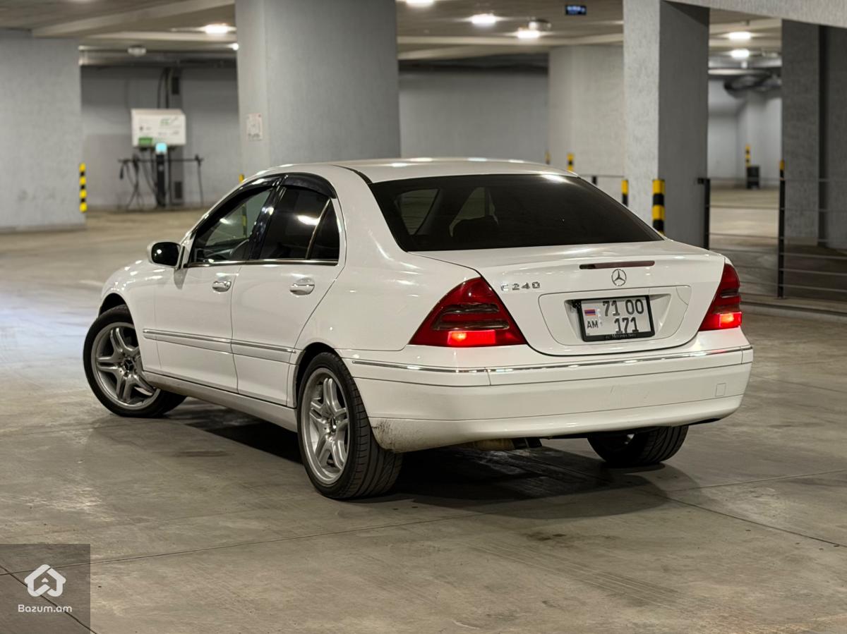 Mercedes Benz C240  - image 4