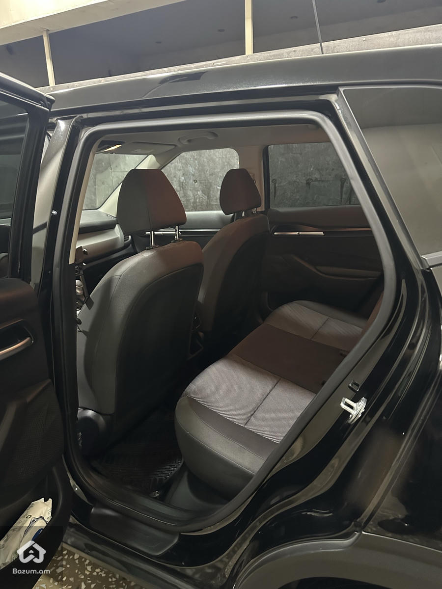 Kia Seltos LX - image 6