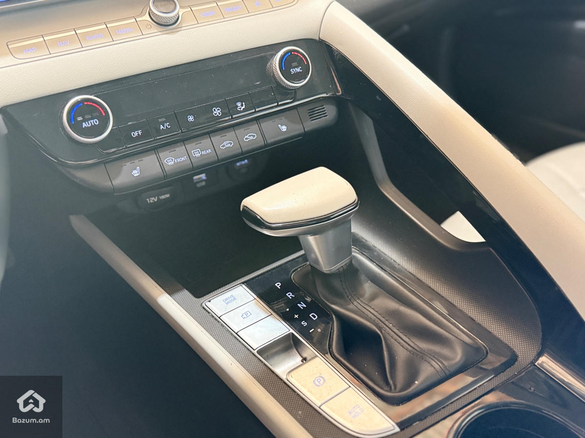 Hyundai Elantra Limited 2021 - image 15