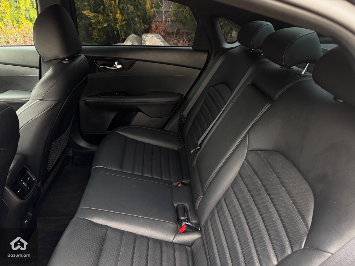 Kia Forte GT-Line Premium - image 10