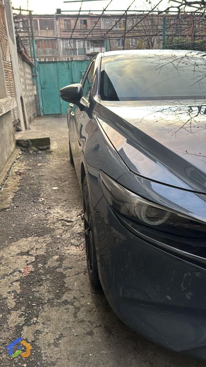 Mazda 3 Preffered Carbon Edition - image 3