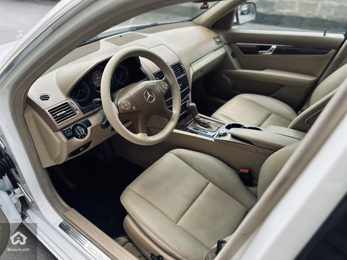 Mercedes-Benz W204 C300 - image 9