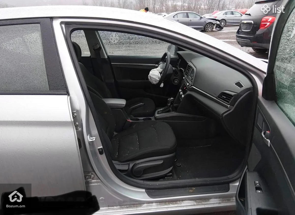 Hyundai Elantra SE 2020 - image 5