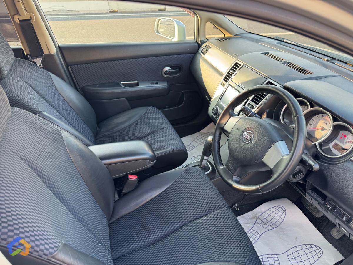 Nissan Tiida - image 11