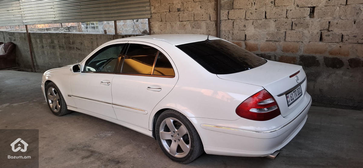 Mercedes-Benz e320 Avantgard Japan - image 2