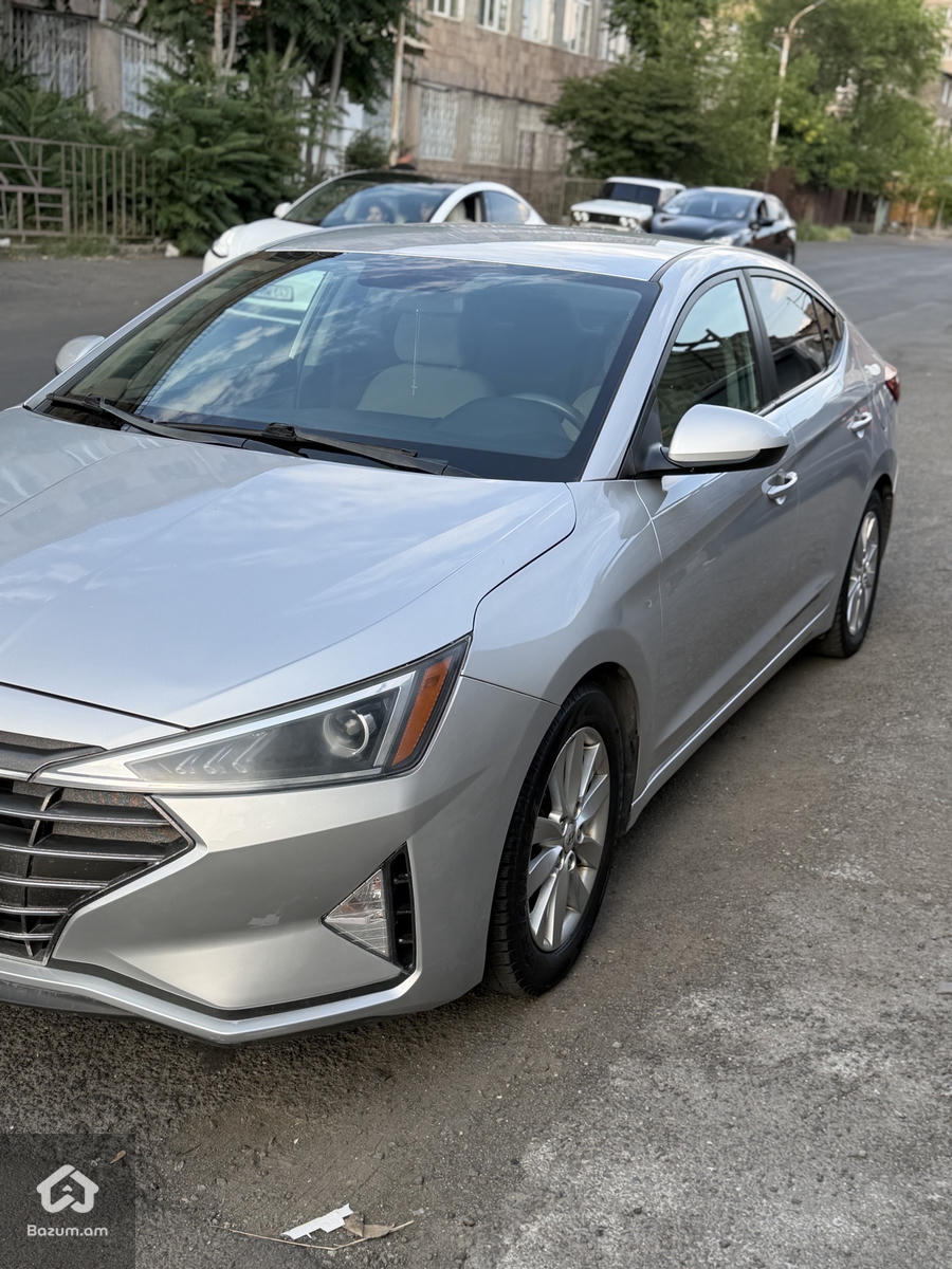 hyundai elantra - image 3