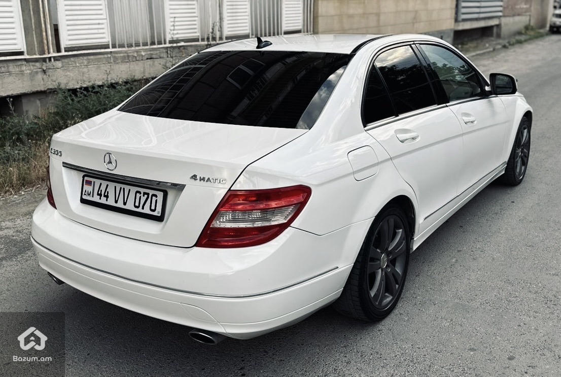 Mercedes-Benz W204 C300 - image 4
