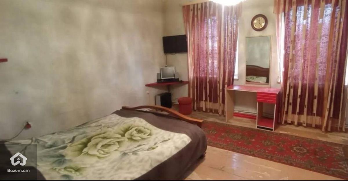 Երկու հարկանի քարե տուն Գրիգոր Զոհրապի փողոցում  - image 20