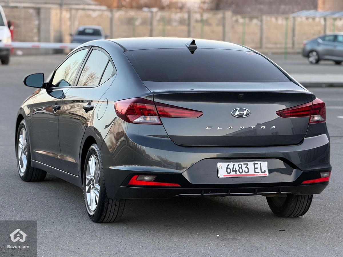 Hyundai Elantra - image 9